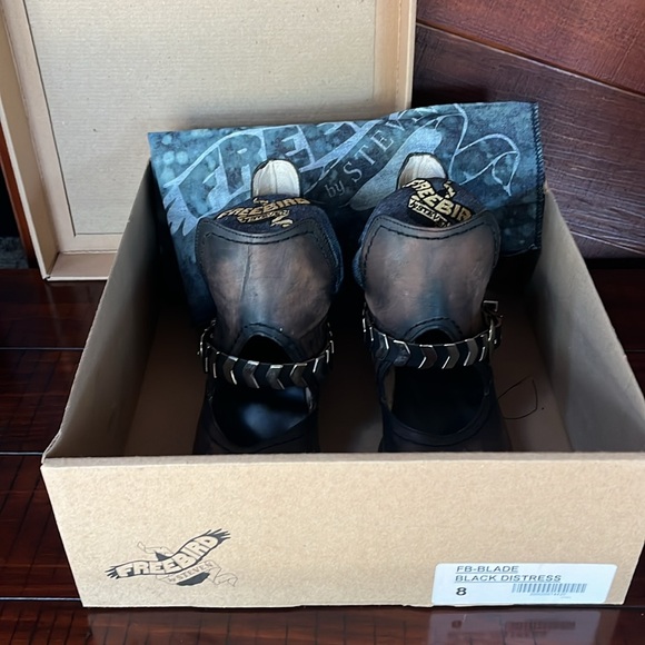 Freebird Blade Distressed Booties - Picture 11 of 15